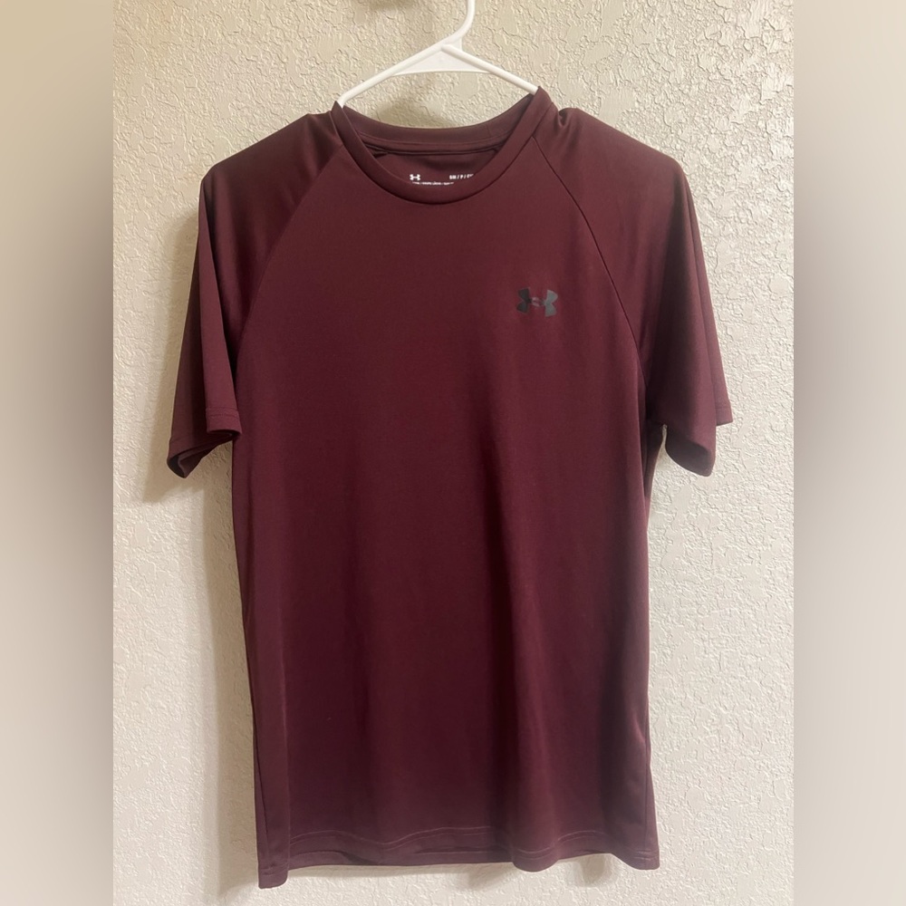 Under Armour athletic t shirt - maroon